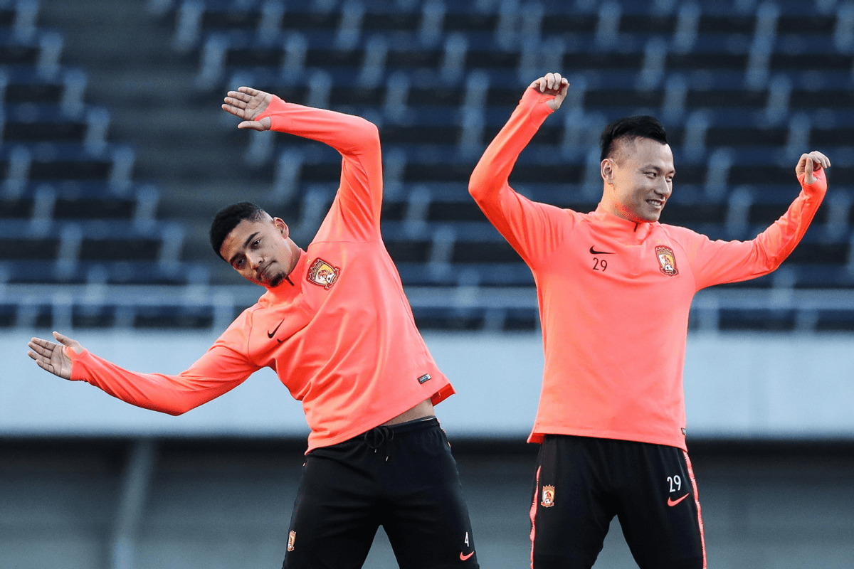 国际比赛日广州队临场应变——欧冠节点到来,更衣室稳定,资深球员宣示担当的简单介绍 国际比赛日广州队临场应变——欧冠节点到来,更衣室稳定,资深球员宣示担当的简单介绍